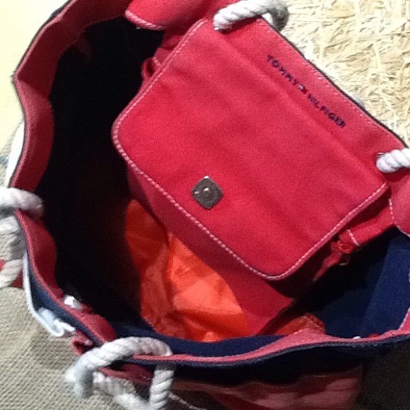 Tommy Hilfiger Tote. Excellent Condition! - Picture 2 of 4